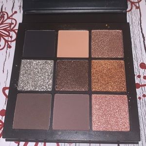 🎉FLASH SALE 40% OFF : Huda Beauty Palette - Smokey Obsessions